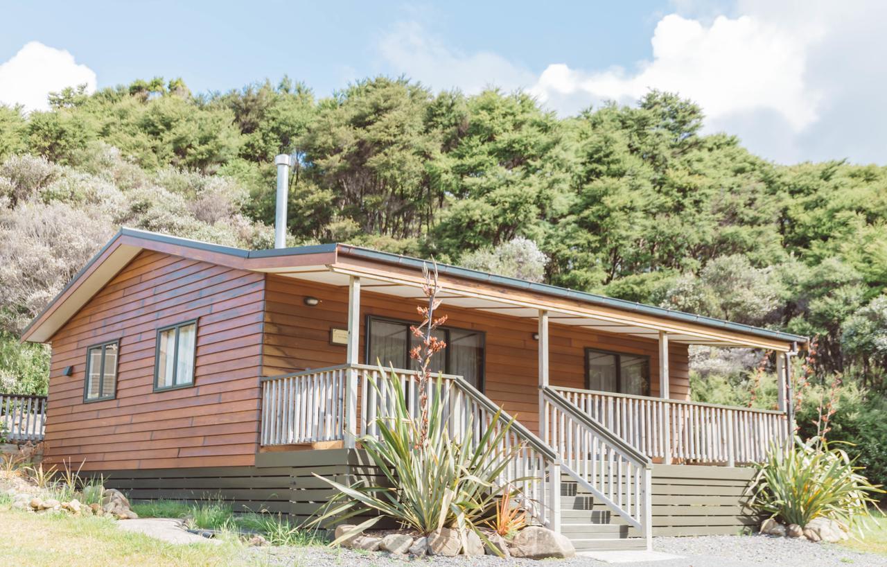 Tangiaro Retreat Villa Port Charles Eksteriør bilde